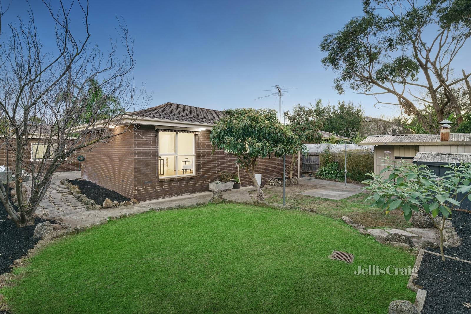 83 Therese Avenue, Mount Waverley image 12