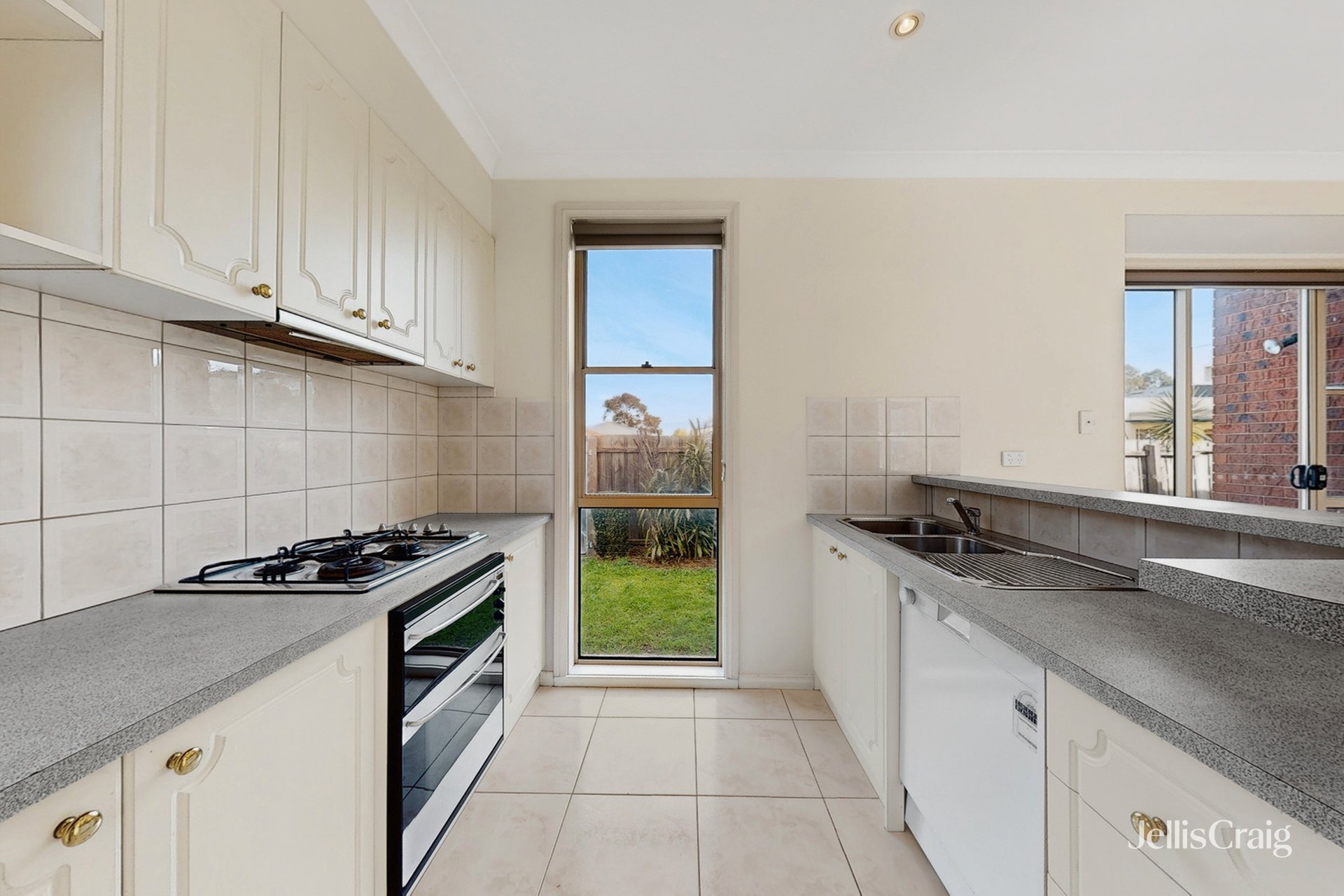 83 York Street, Strathmore image 2