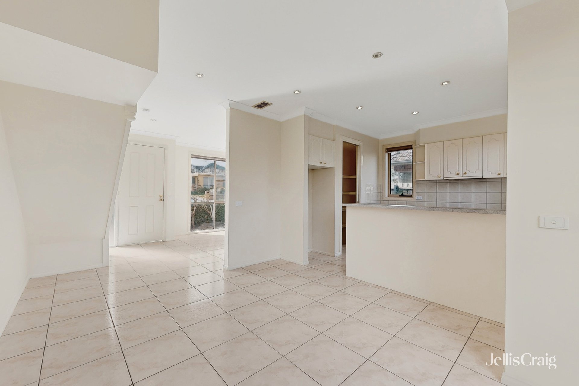 83 York Street, Strathmore image 5
