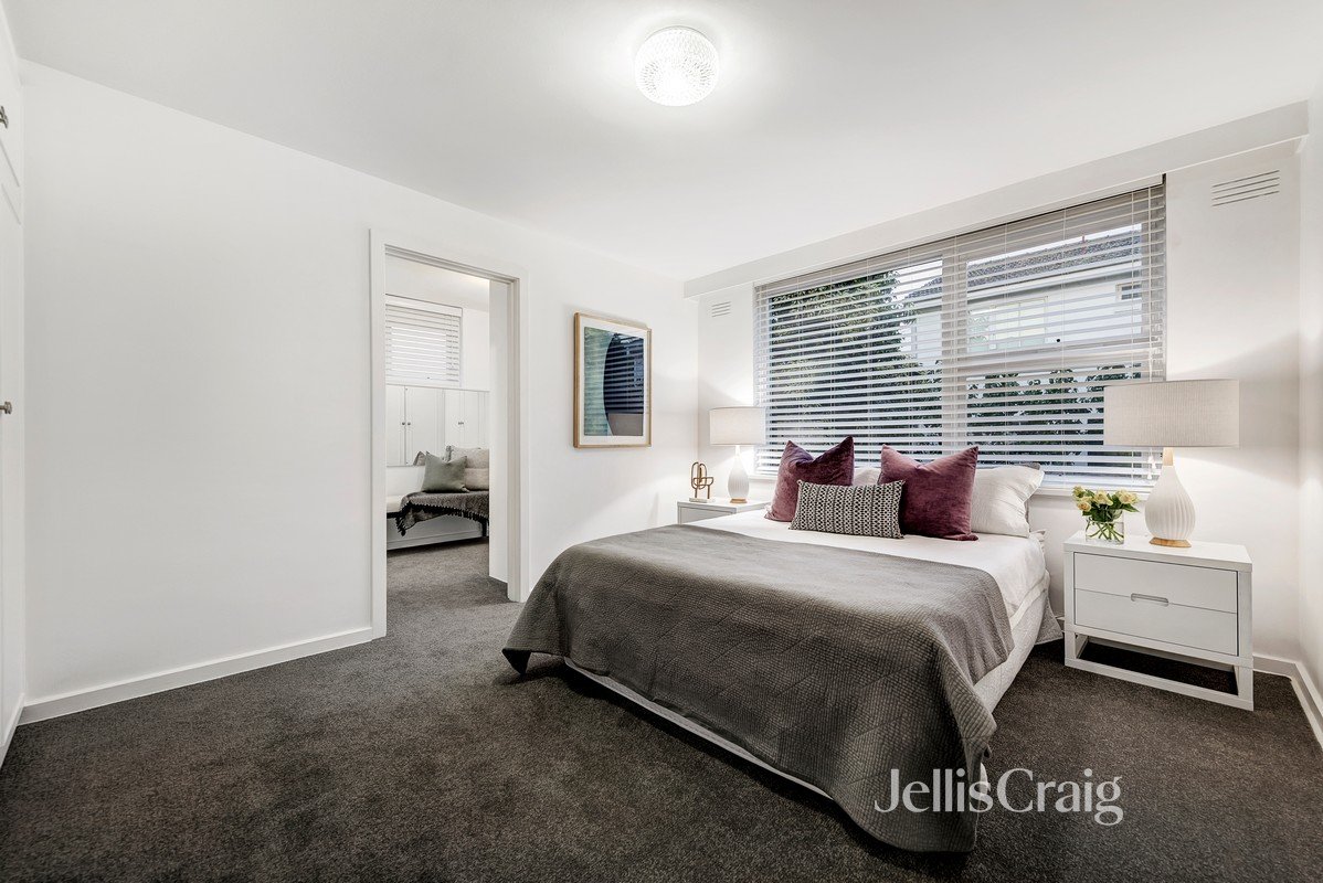 8/30 Lansell Road, Toorak image 4