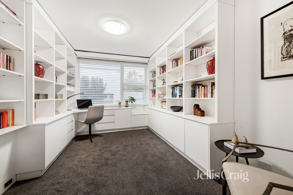 8/30 Lansell Road, Toorak image 5