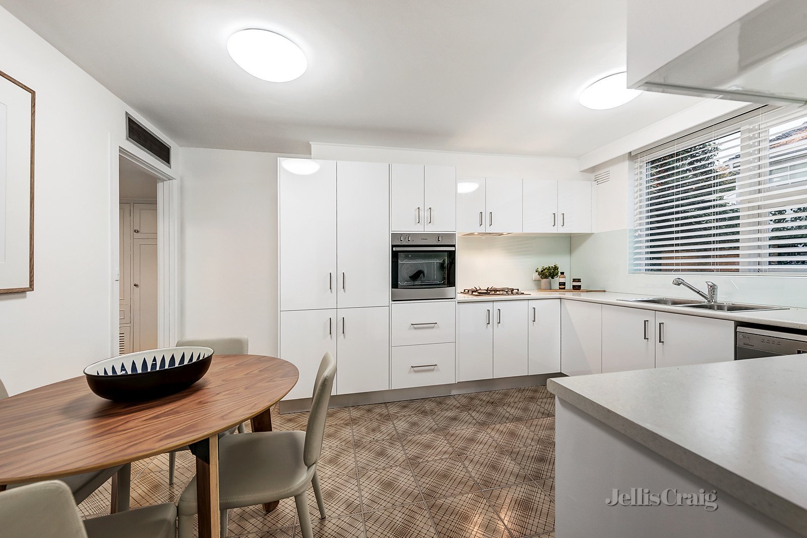 8/30 Lansell Road, Toorak image 3