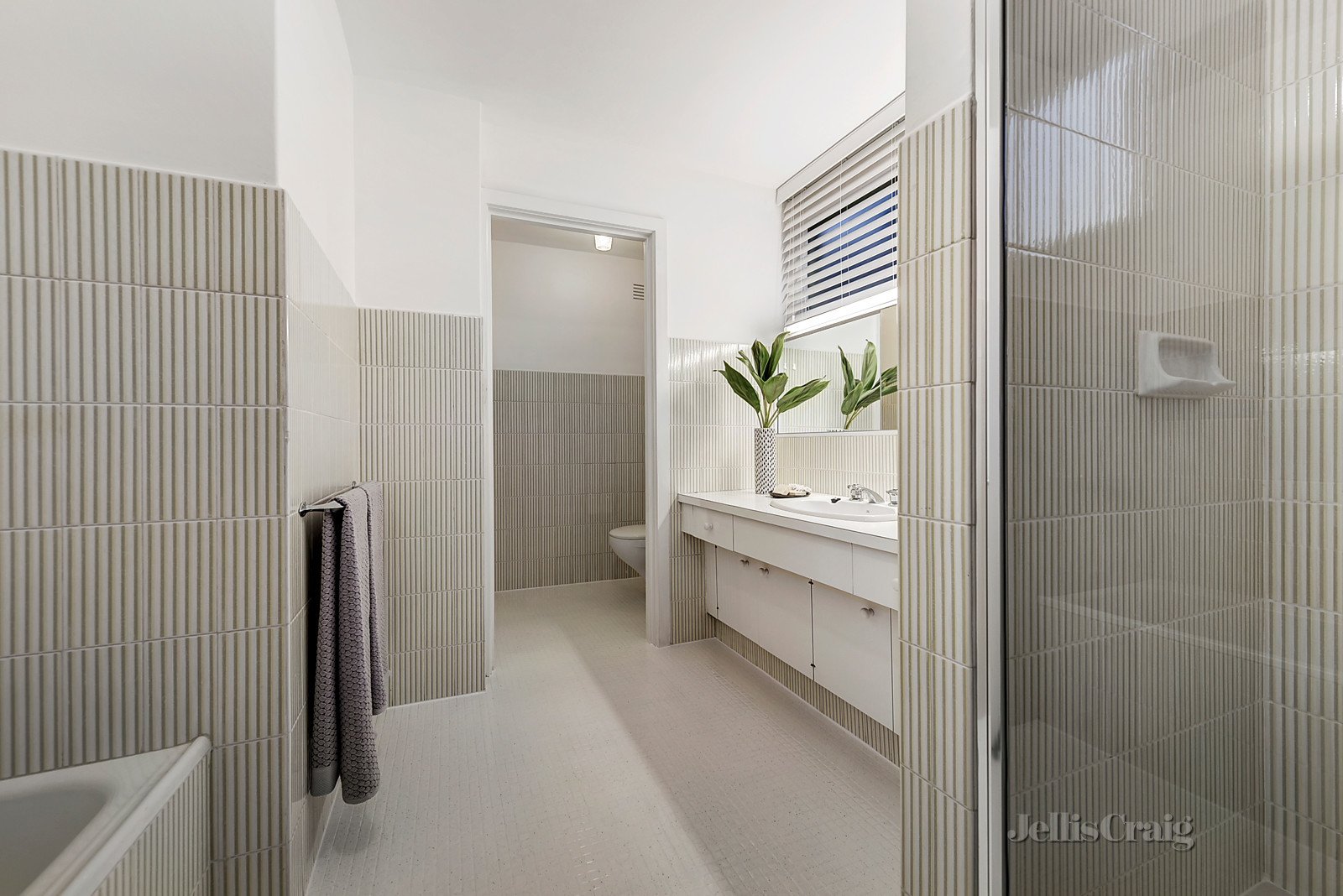 8/30 Lansell Road, Toorak image 6