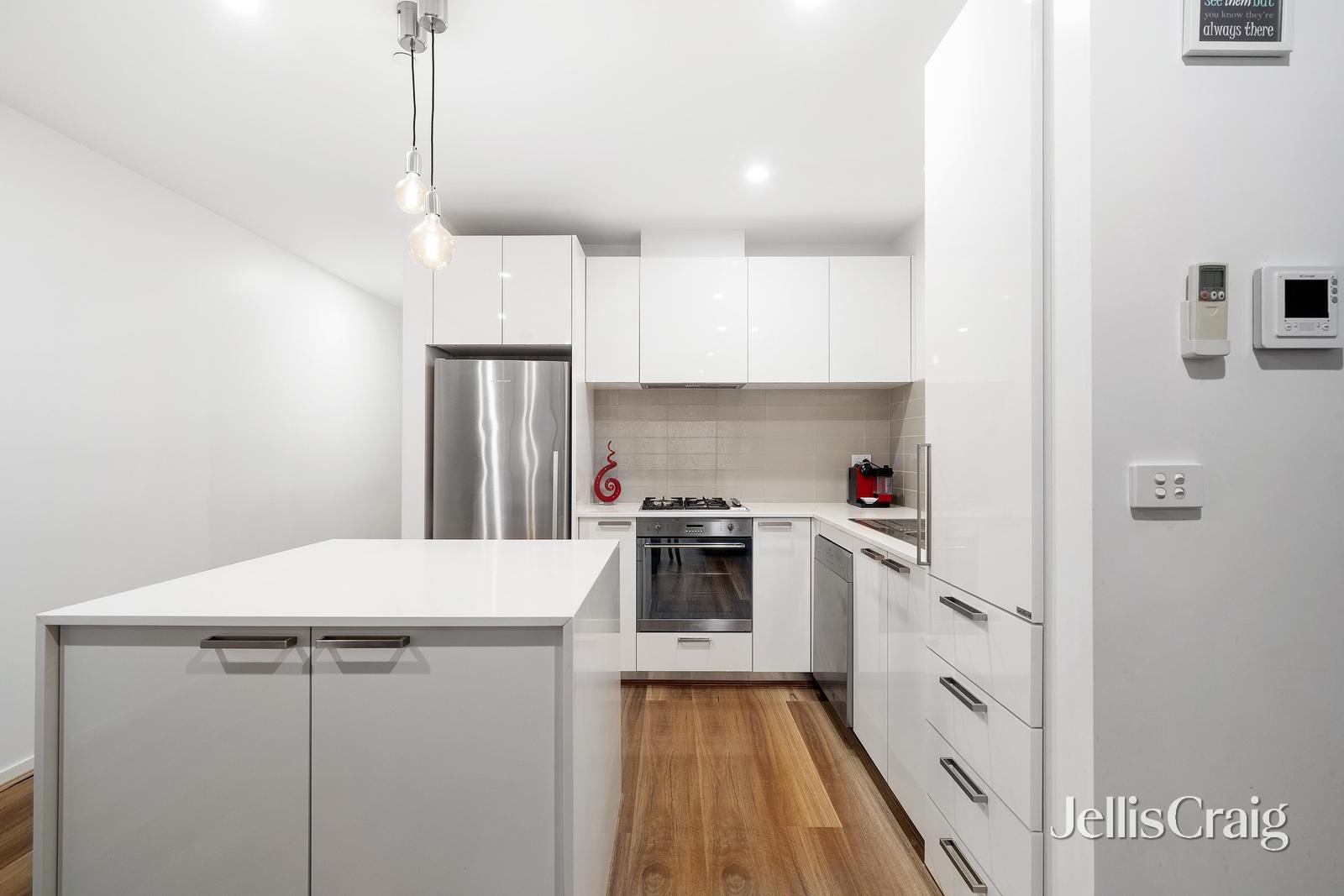 8/316 Manningham Road, Doncaster image 3