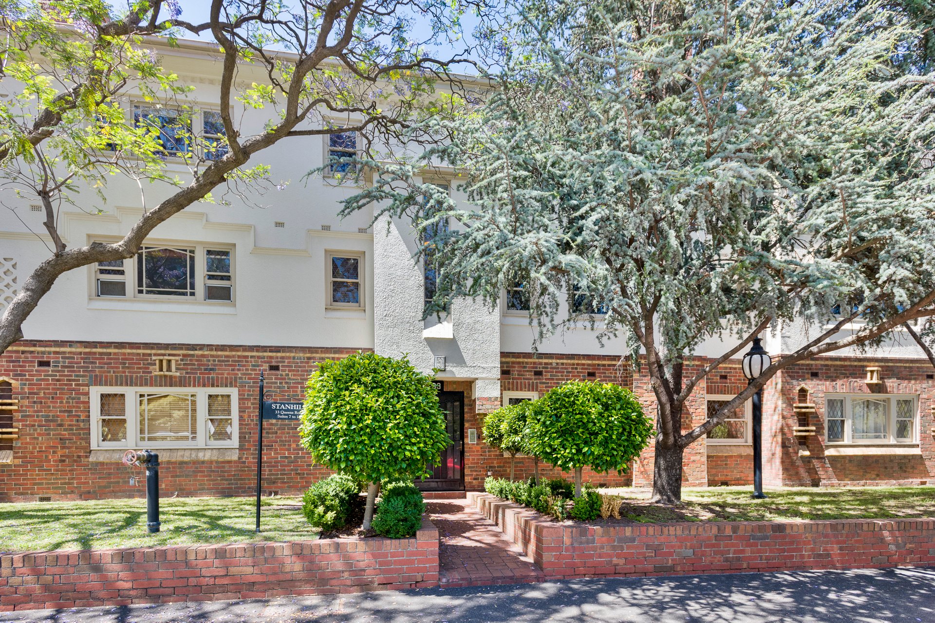 8/33 Queens Road, Melbourne image 1