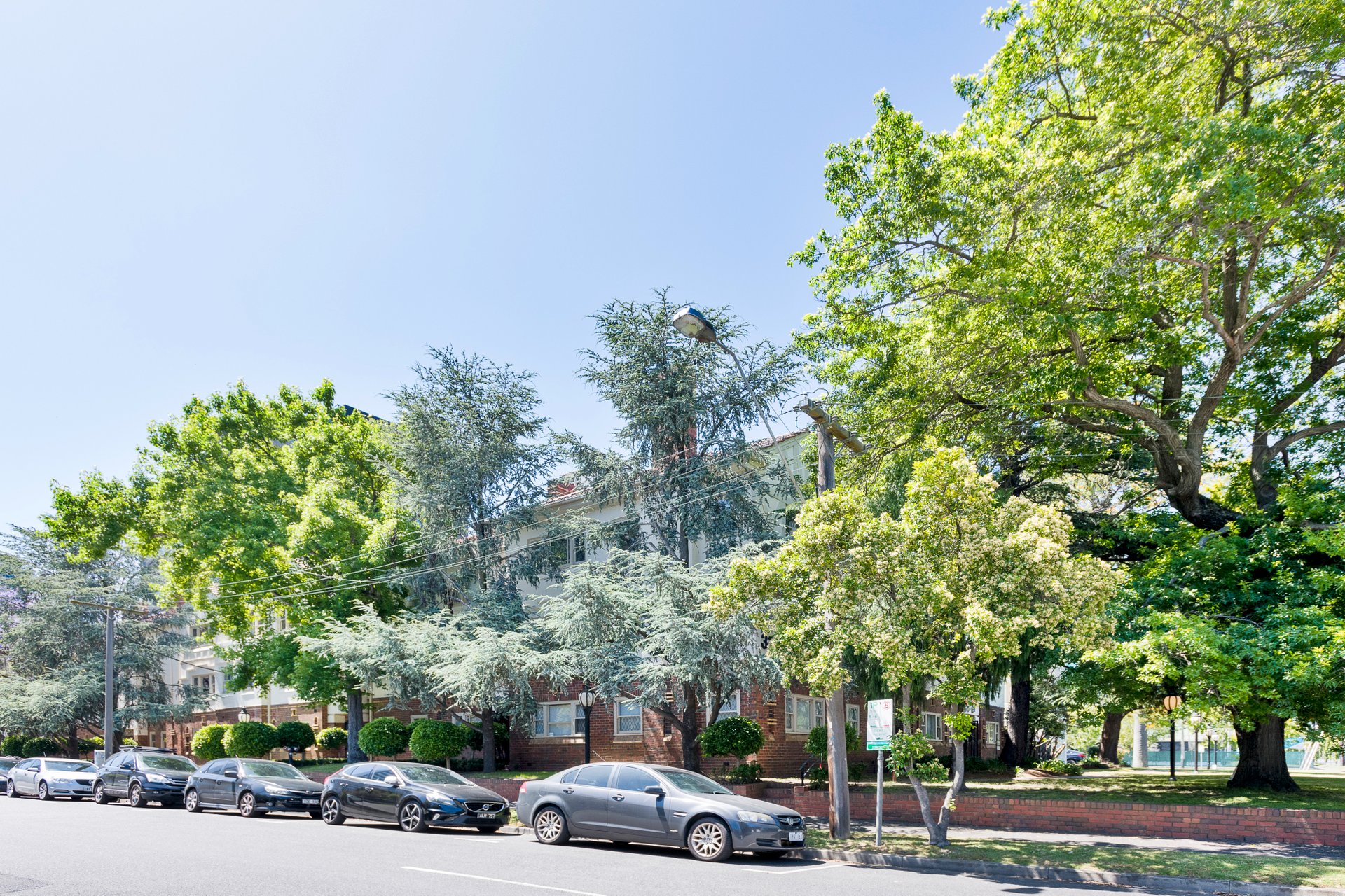 8/33 Queens Road, Melbourne image 2