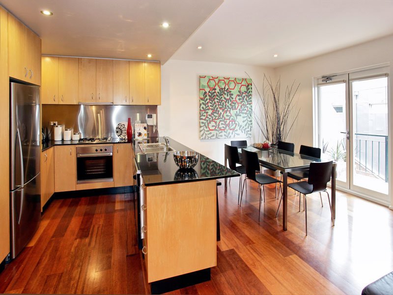 833/1 Esplanade West, Port Melbourne image 2