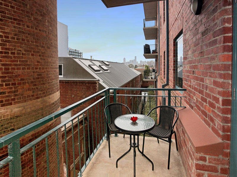 833/1 Esplanade West, Port Melbourne image 4