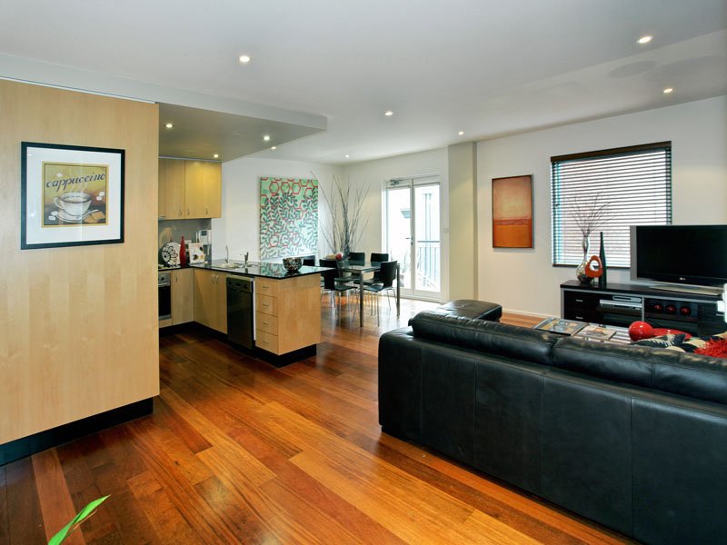 833/1 Esplanade West, Port Melbourne image 6
