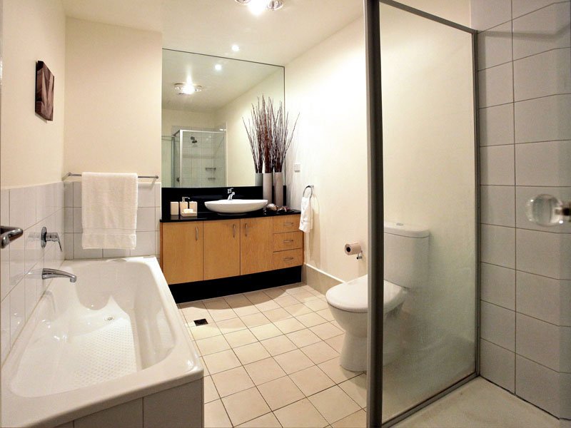 833/1 Esplanade West, Port Melbourne image 9