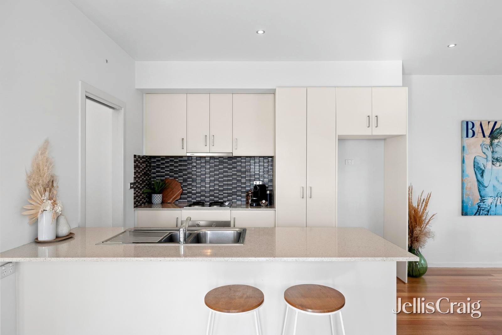 8/34 Smith Street, Daylesford image 3