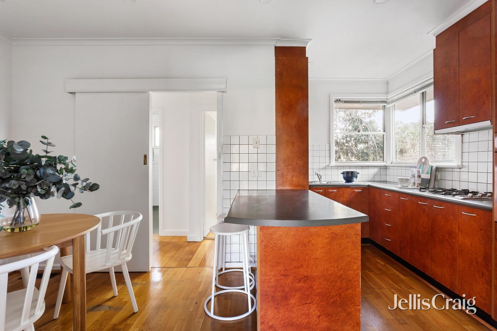 8/35 Weir Street, Balwyn image 5