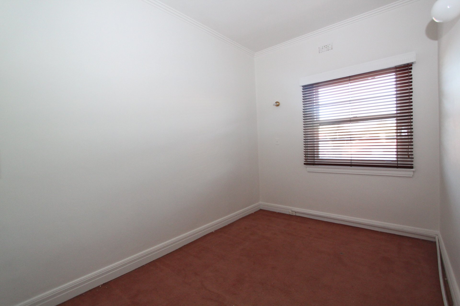 Property Gallery Thumbnail 9