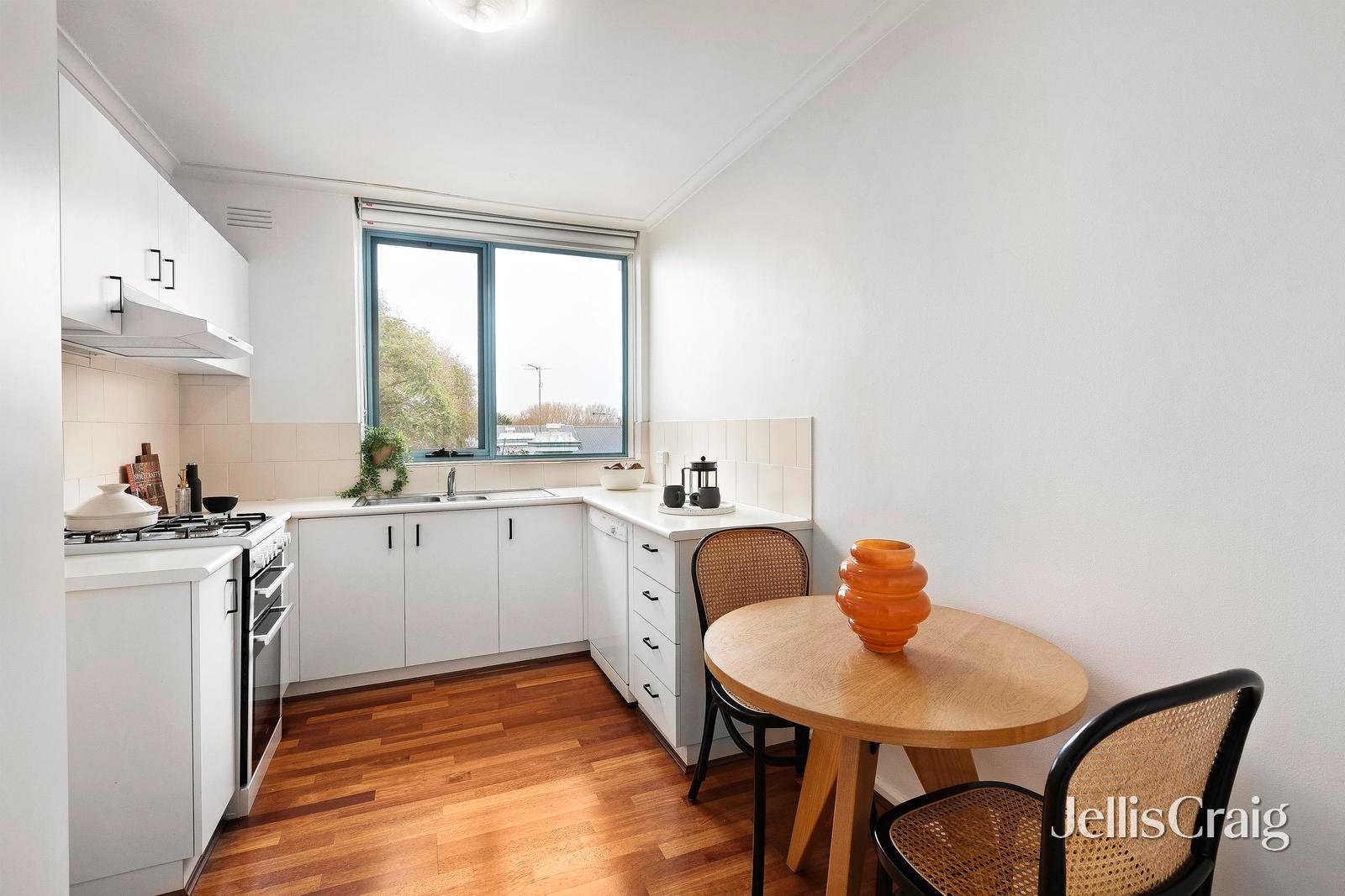 8/36 Byron Street, Elwood image 3