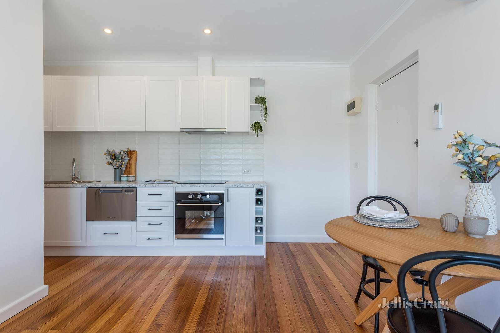 8/38 Edgar Street, Glen Iris image 2
