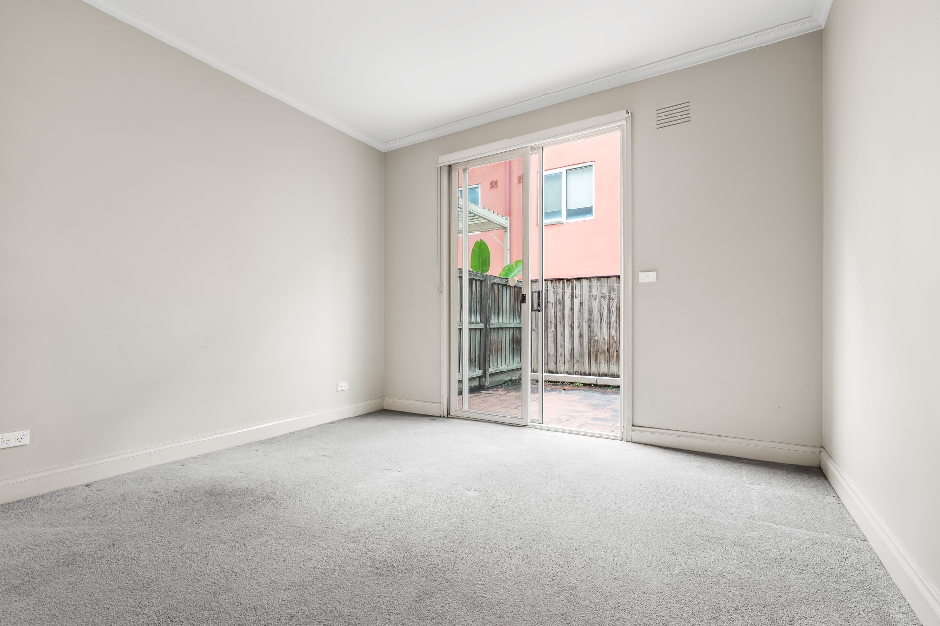 8/38 Wells Street, Southbank image 3