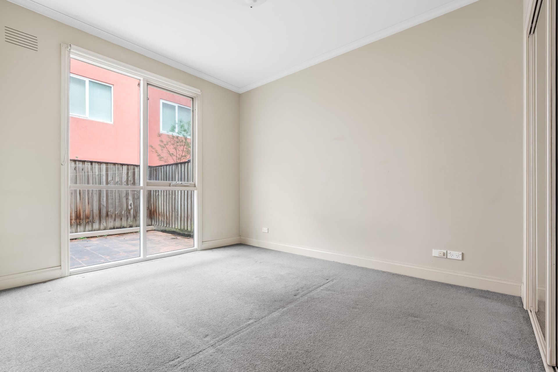 8/38 Wells Street, Southbank image 4