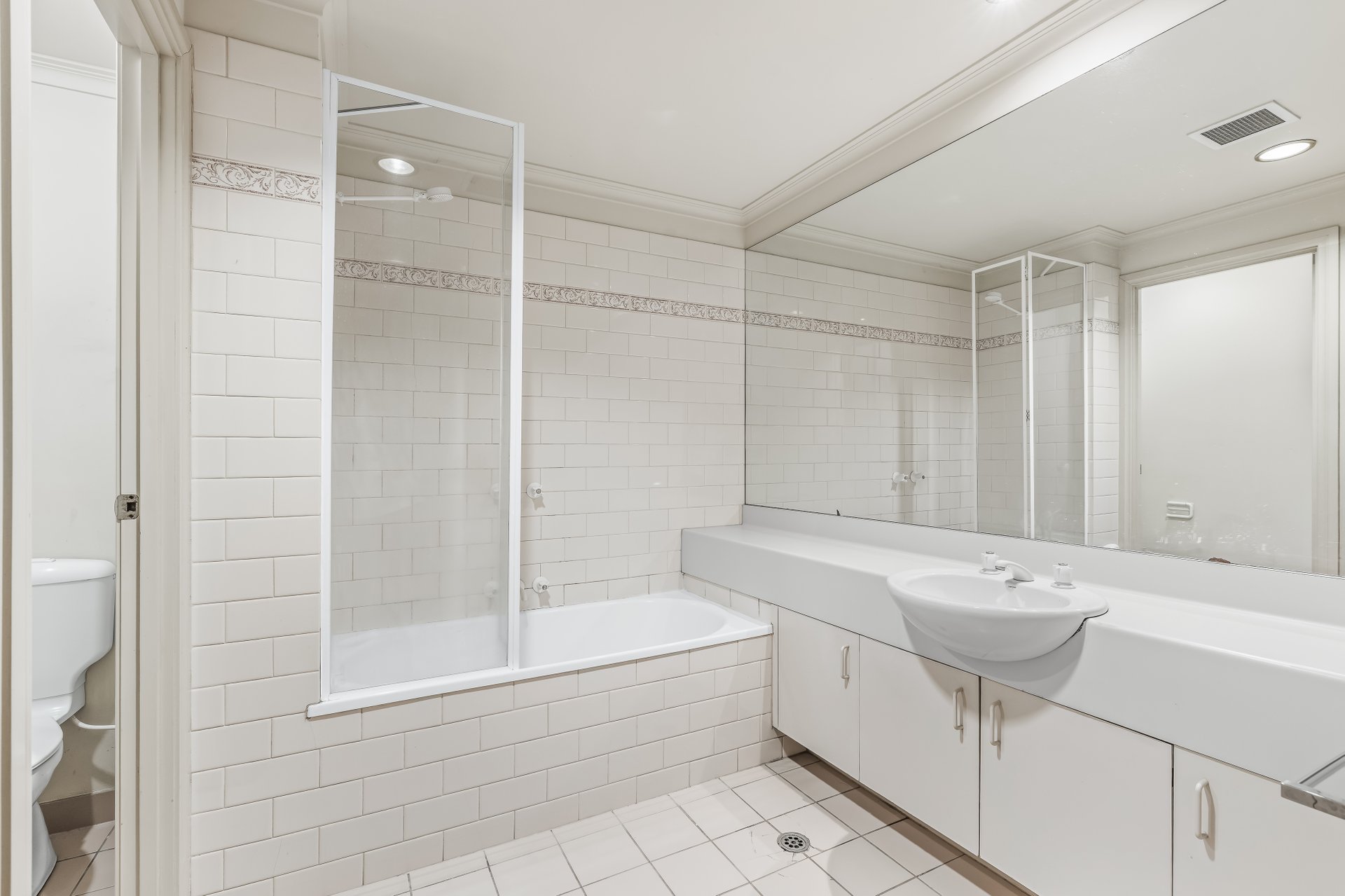 8/38 Wells Street, Southbank image 6