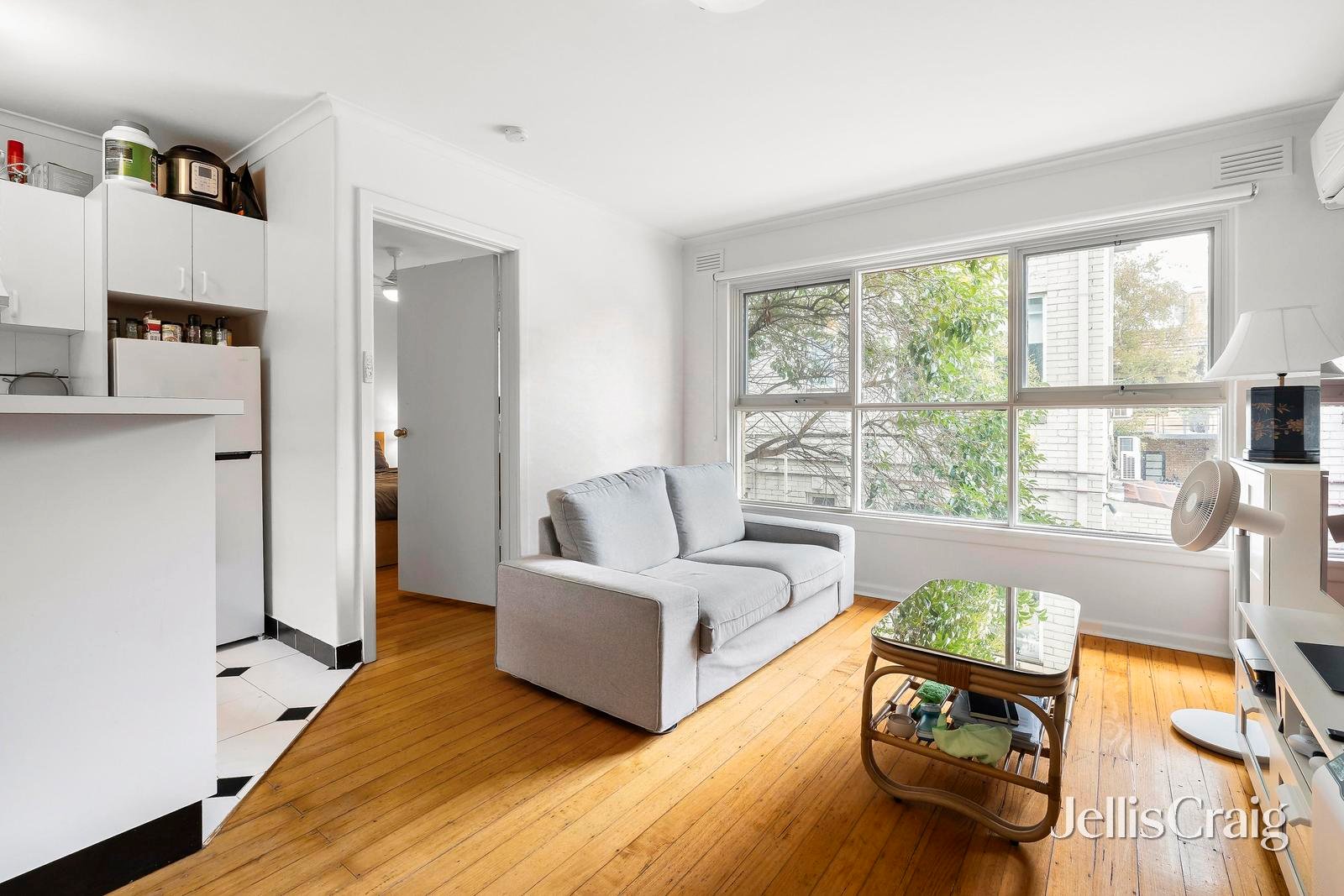 8/39 Byron Street, Elwood image 2