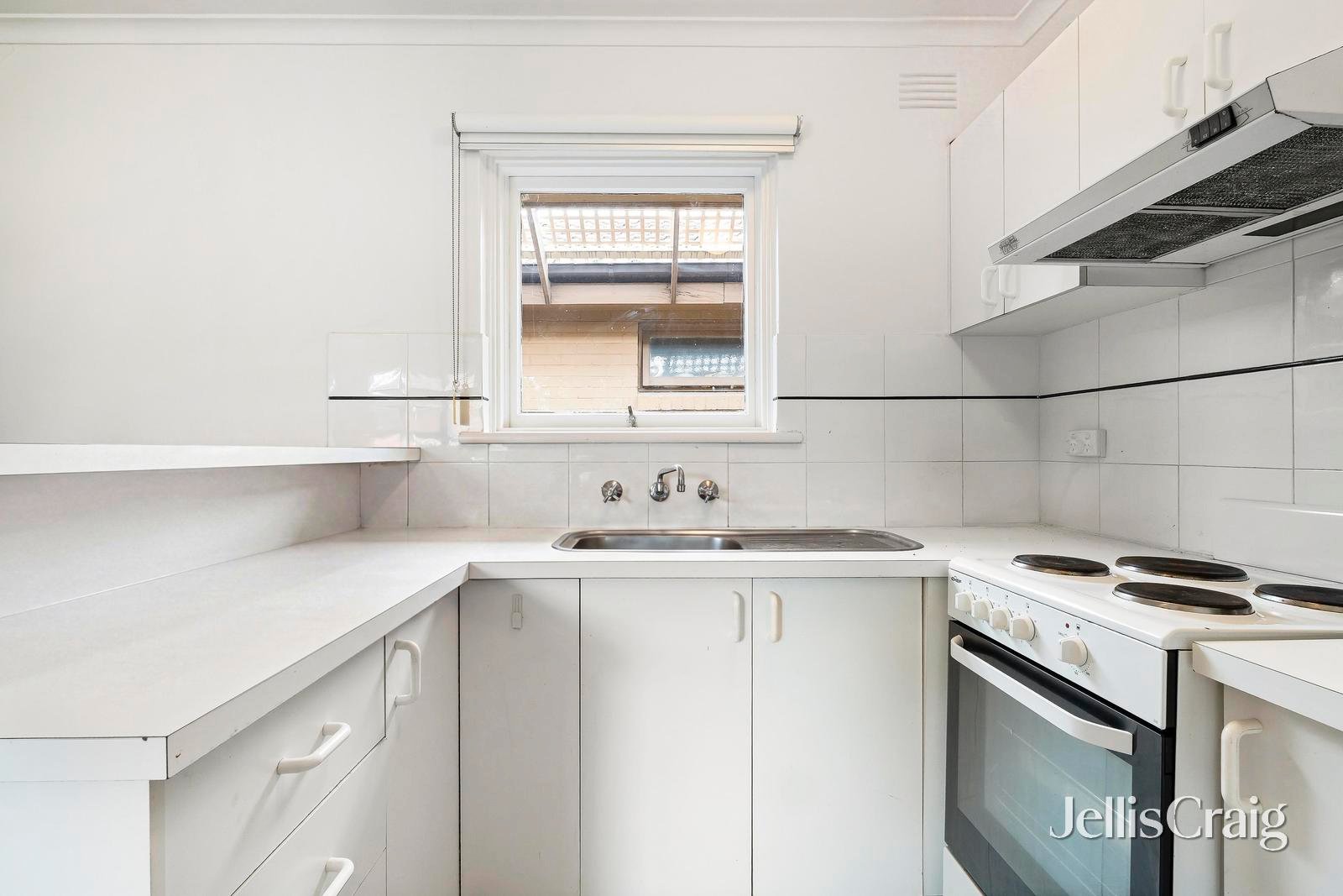 8/39 Byron Street, Elwood image 4