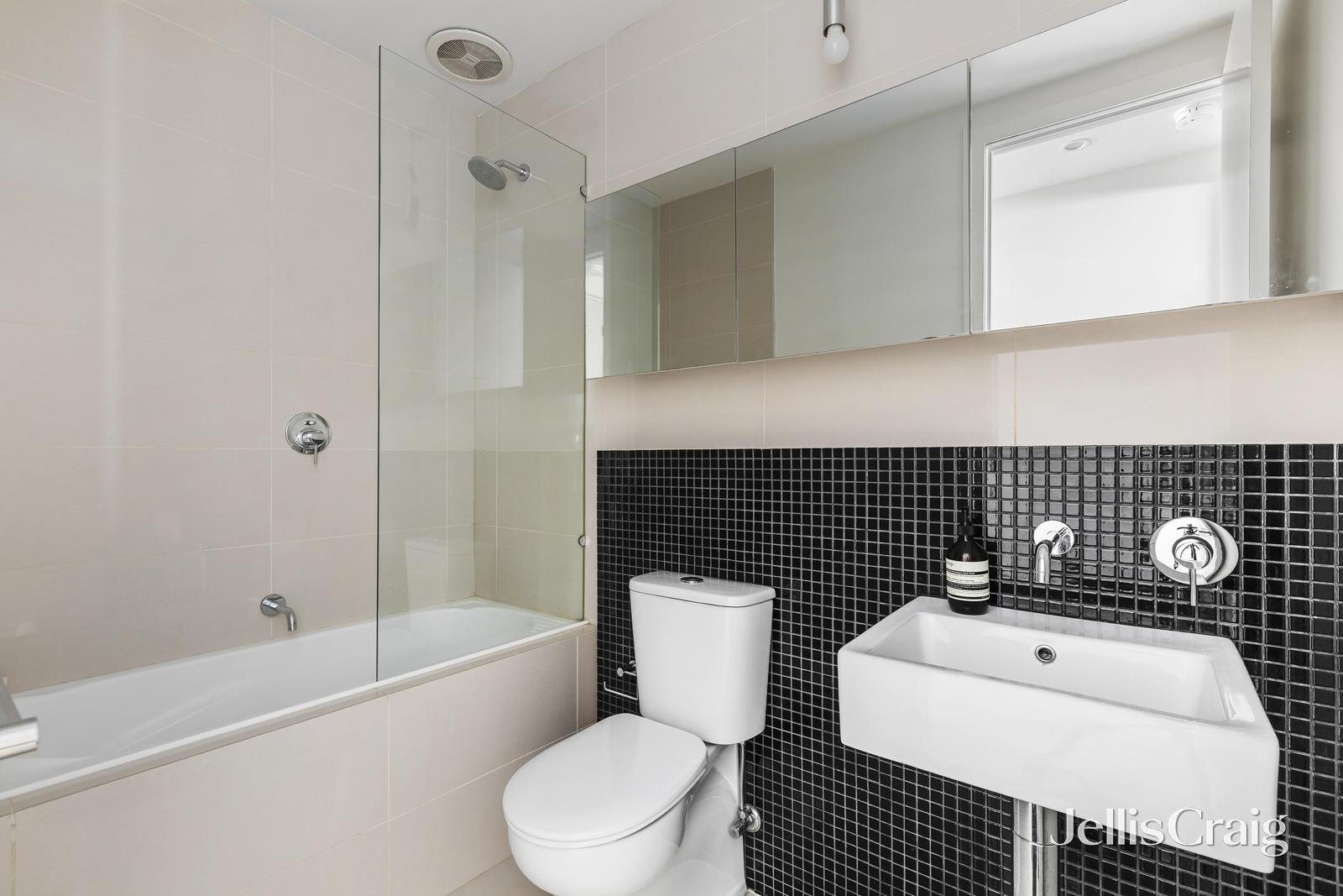 8/39 Kooyong Road, Armadale image 8