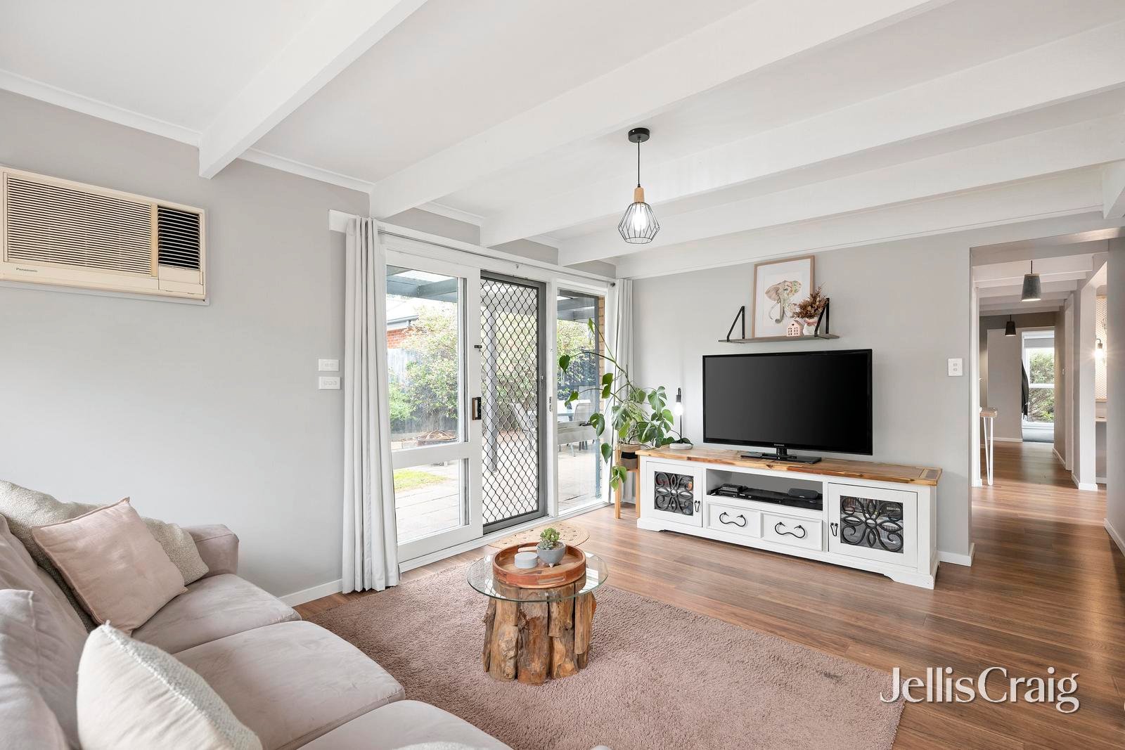 84 Bellara Drive, Mooroolbark image 2