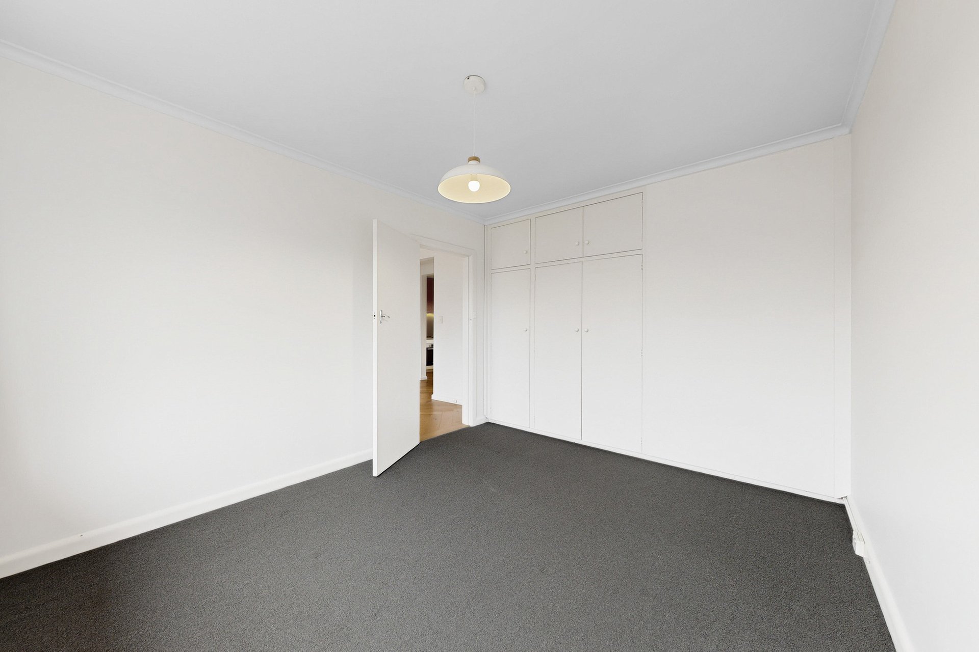 8/4 Burns Street, Elwood image 1