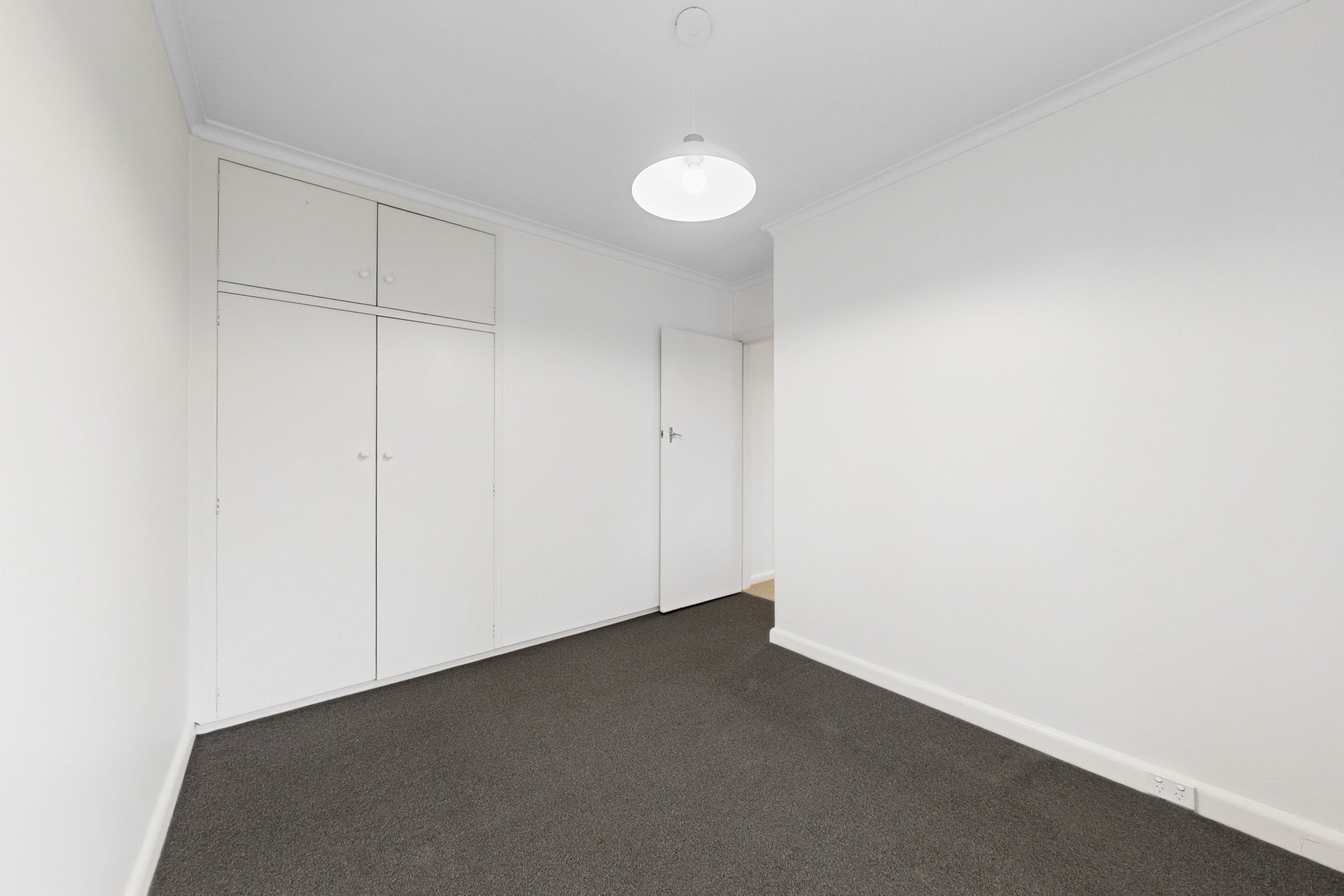 8/4 Burns Street, Elwood image 3