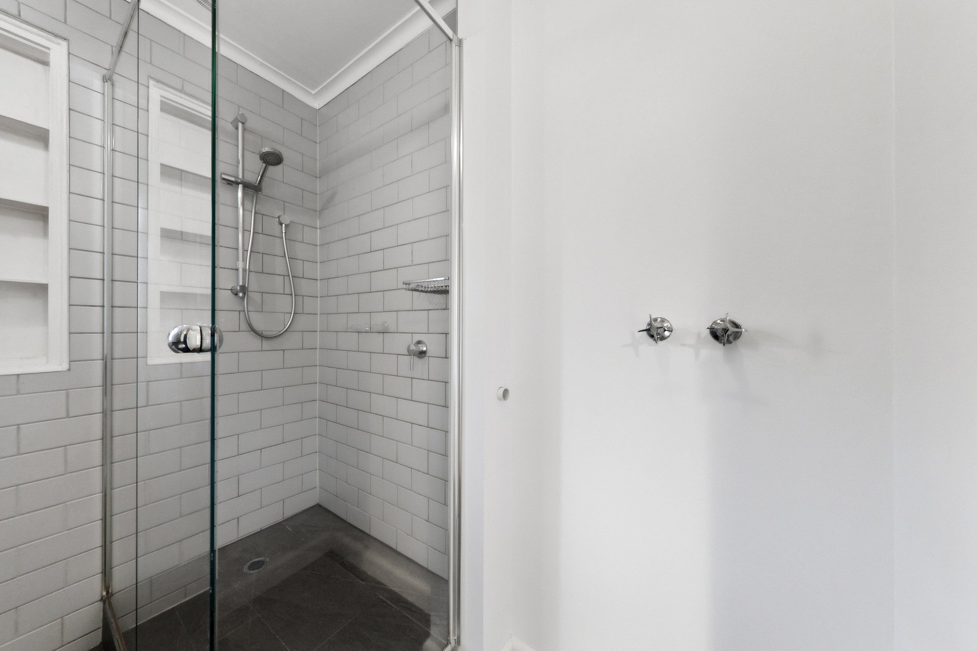 8/4 Burns Street, Elwood image 8