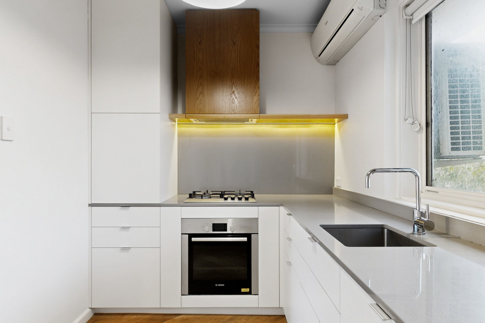 8/4 Burns Street, Elwood image 14