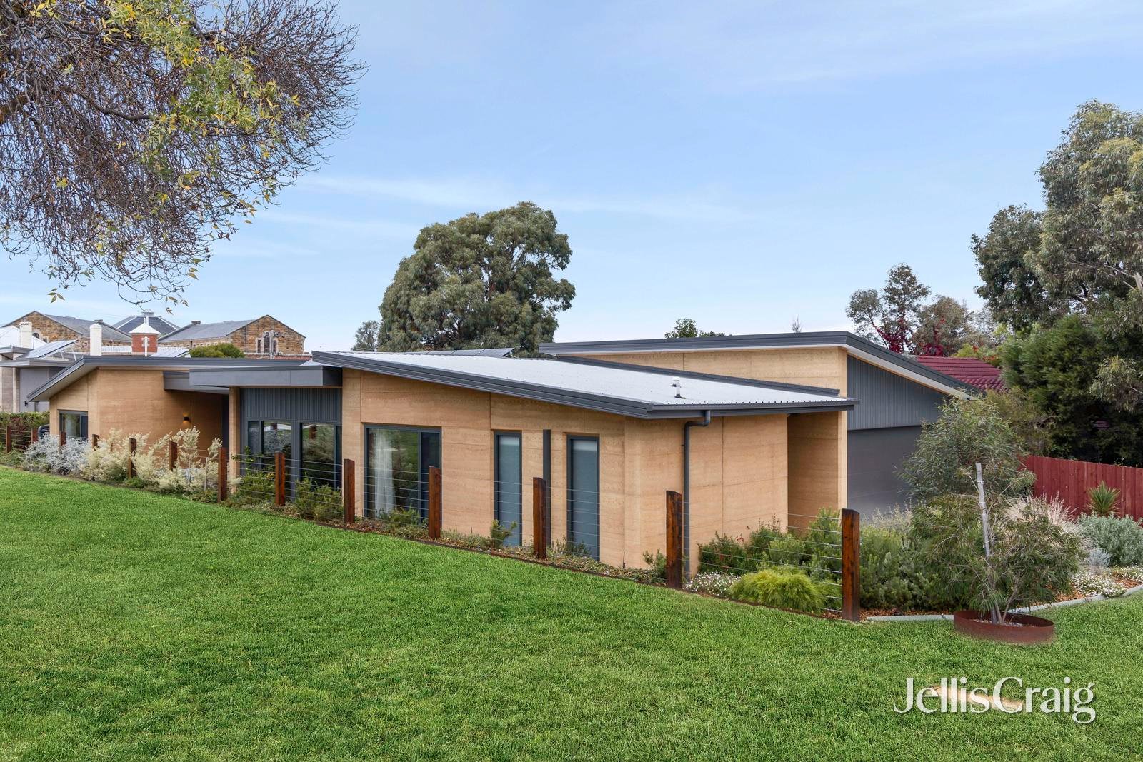 84 Farnsworth Street, Castlemaine image 1