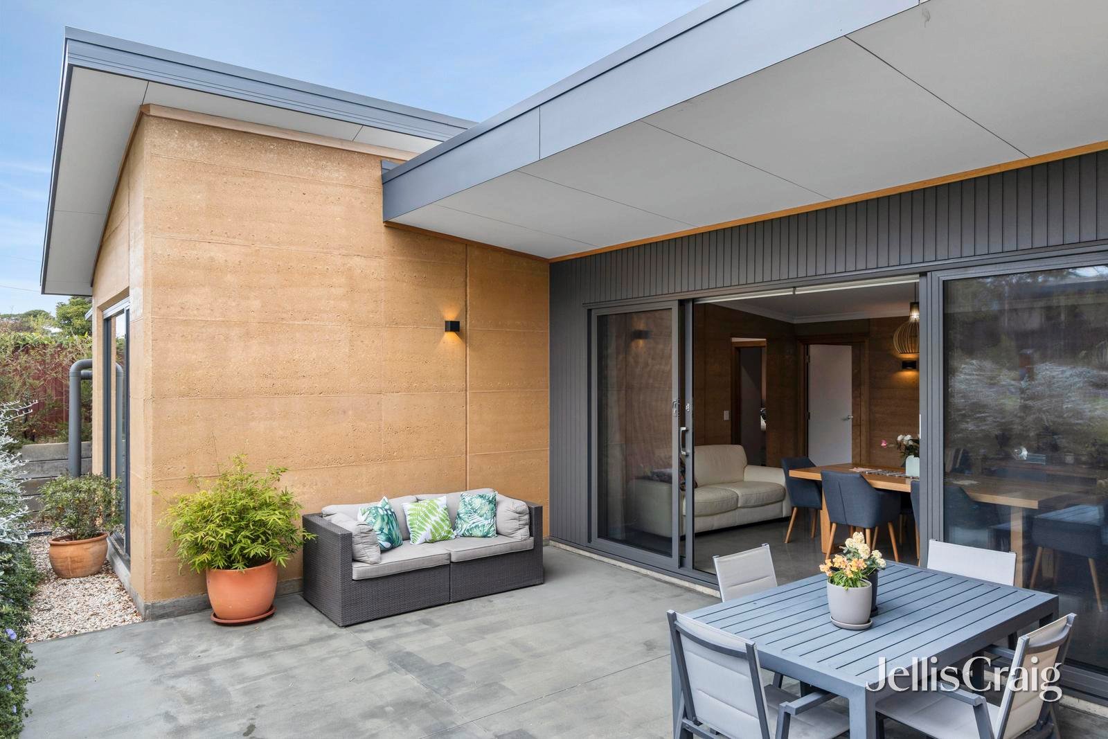 84 Farnsworth Street, Castlemaine image 2