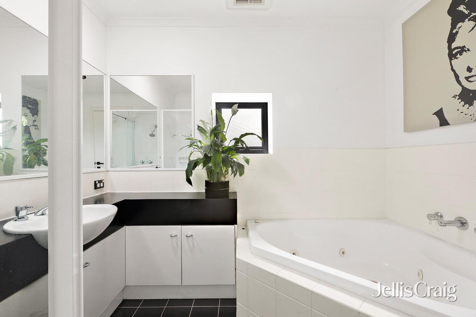 84 Hassett Crescent, Keilor East image 8