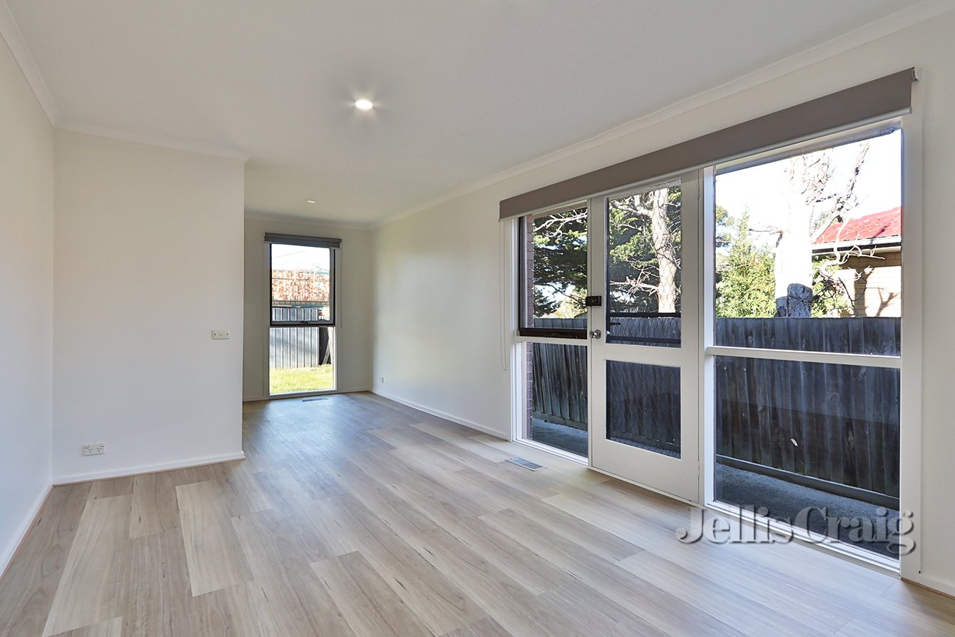 84 King Arthur Drive, Glen Waverley image 3
