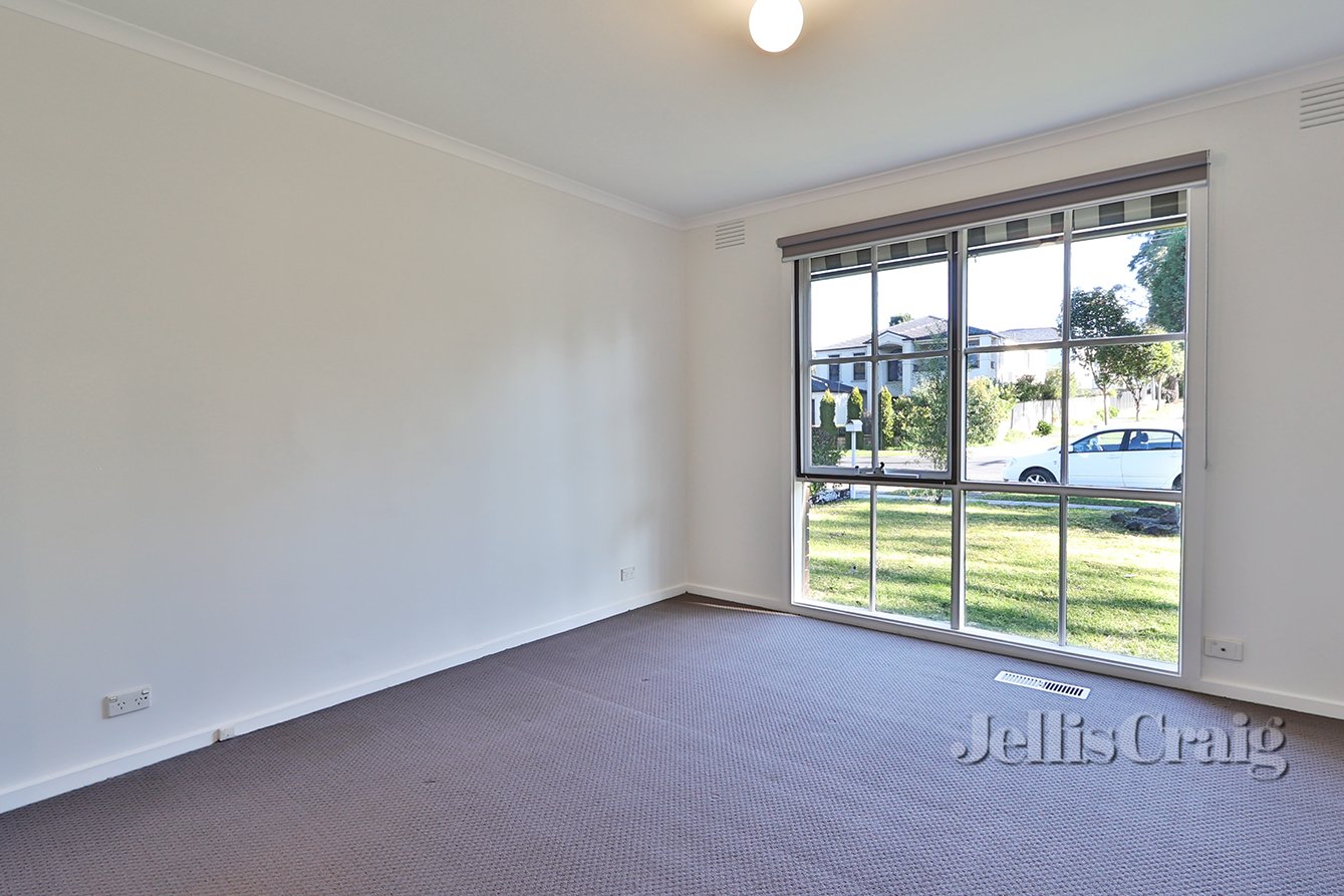 84 King Arthur Drive, Glen Waverley image 5
