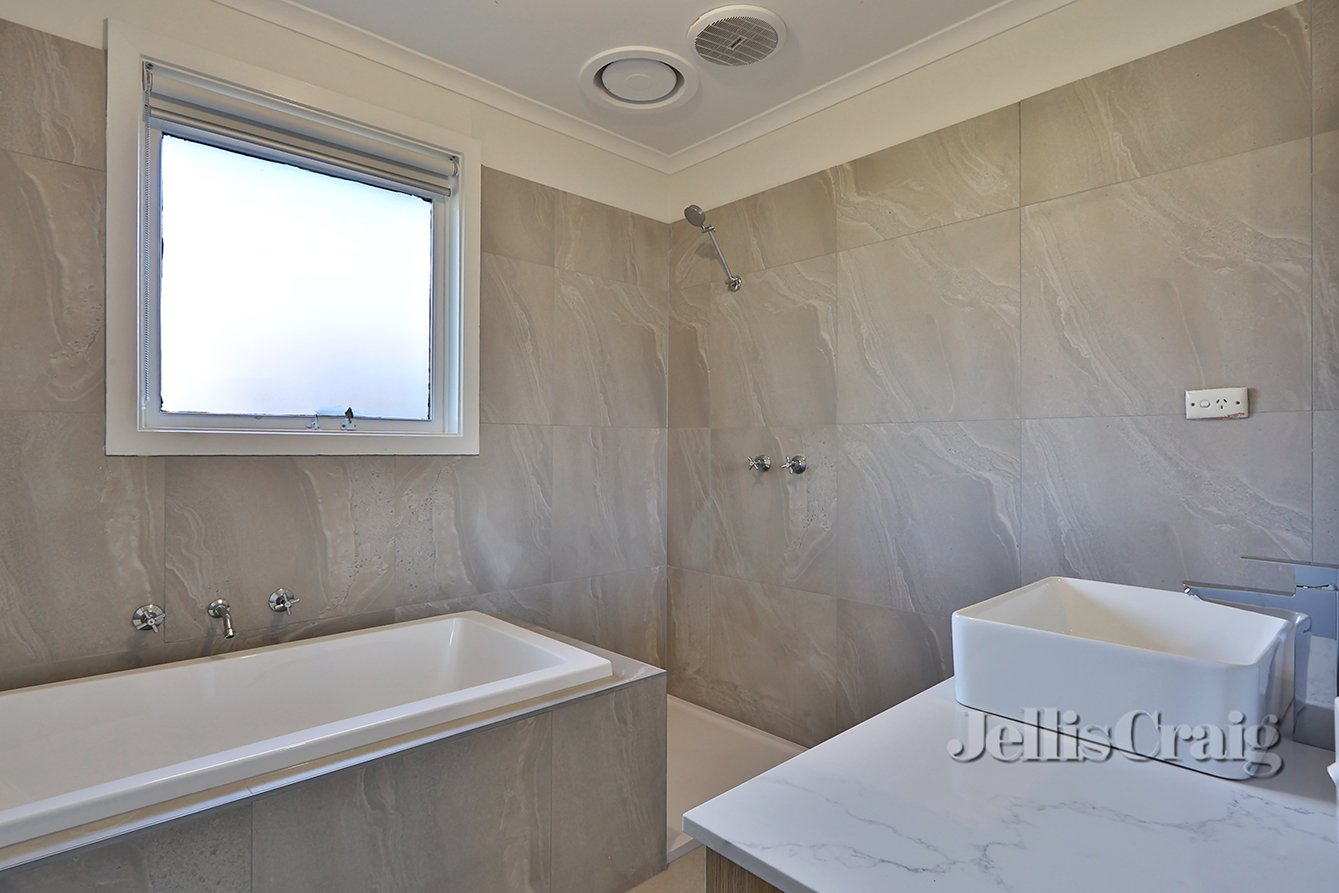 84 King Arthur Drive, Glen Waverley image 6