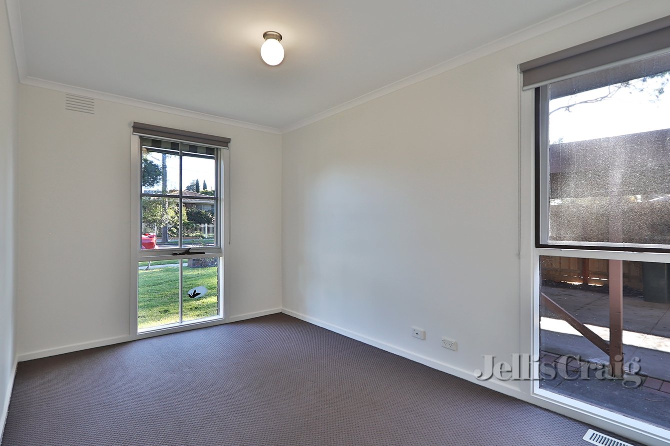 84 King Arthur Drive, Glen Waverley image 4