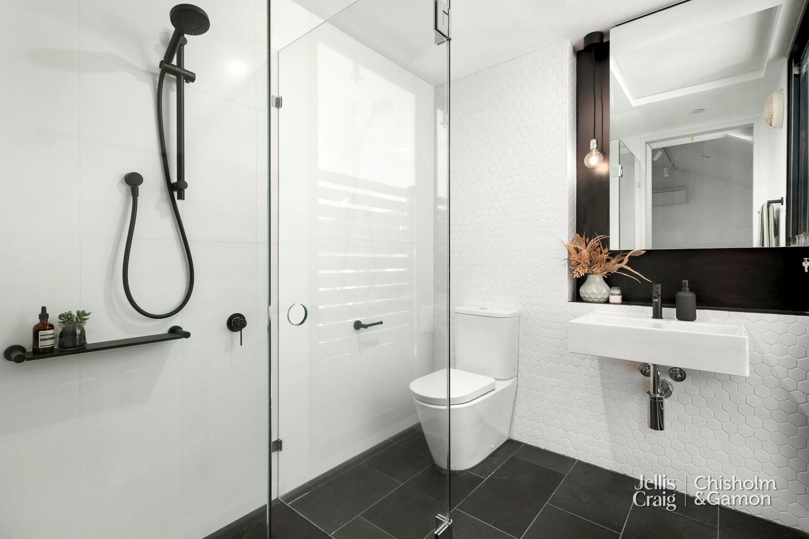 84 Ormond Road, Elwood image 17