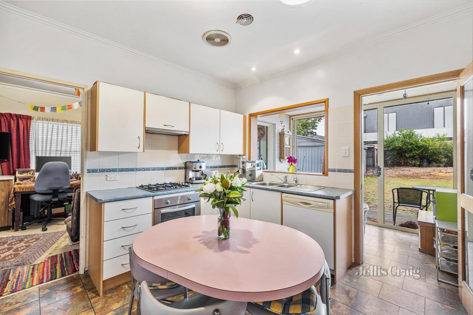 84 Parkmore Road, Bentleigh East image 3