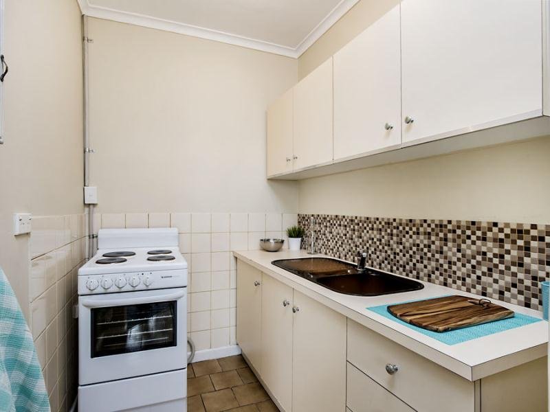 8/4 Prince Street, Essendon North image 3