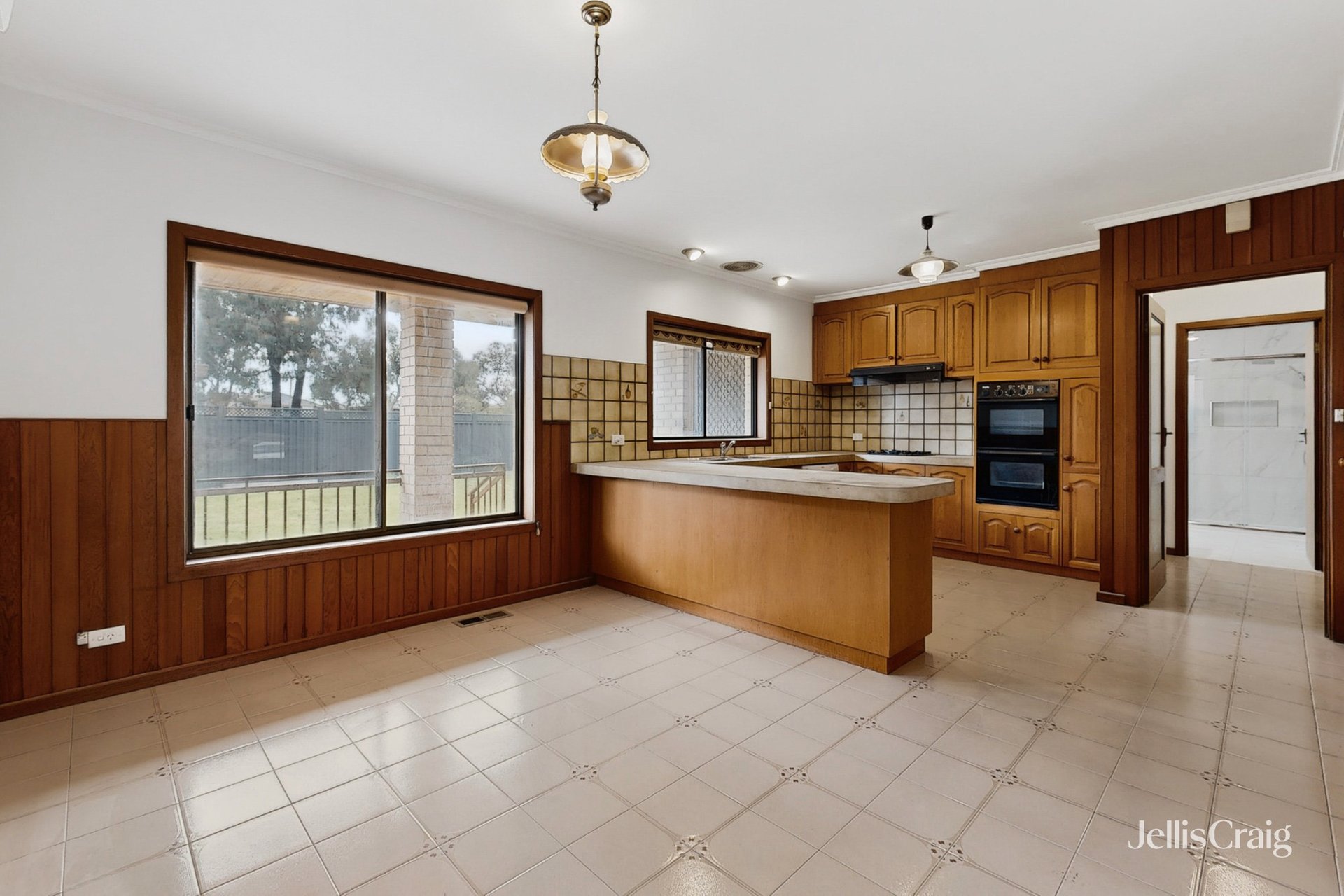 84 Riviera Road, Avondale&nbsp;Heights image 3