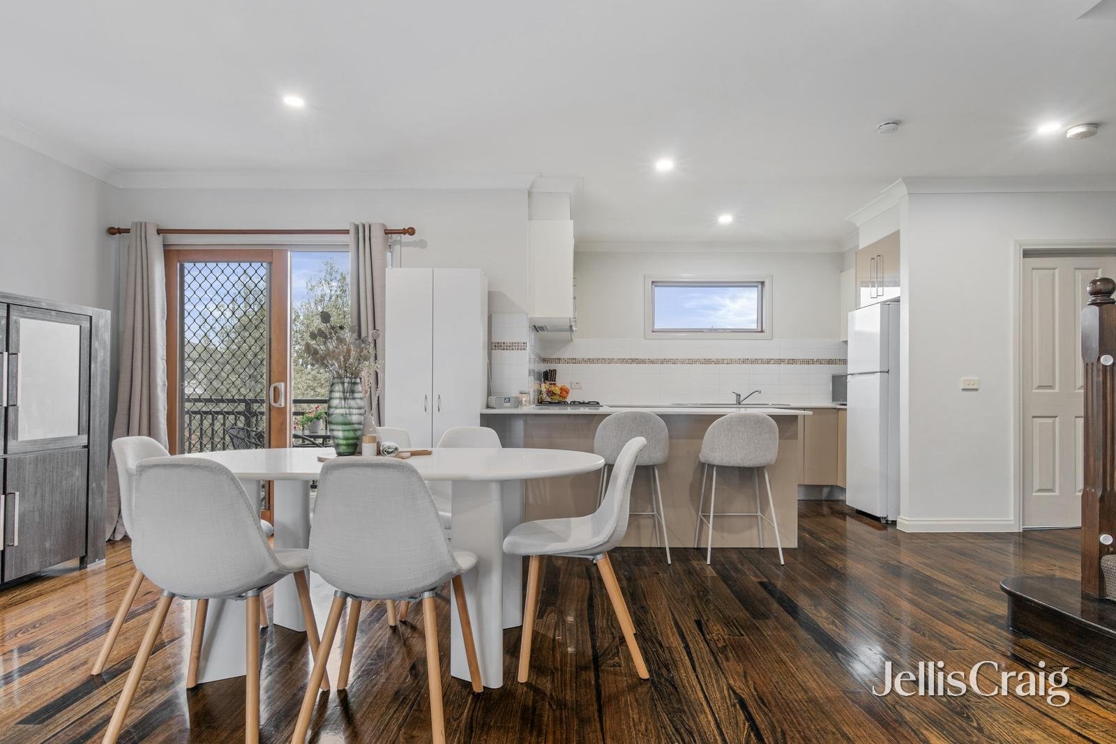 8/4 Springfield Avenue, Croydon image 5