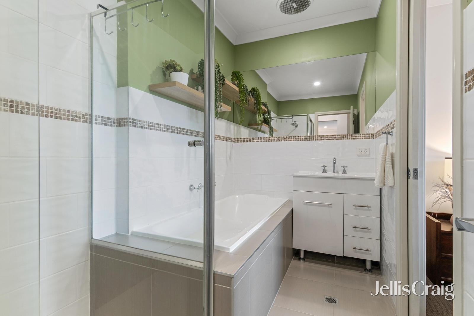 8/4 Springfield Avenue, Croydon image 9