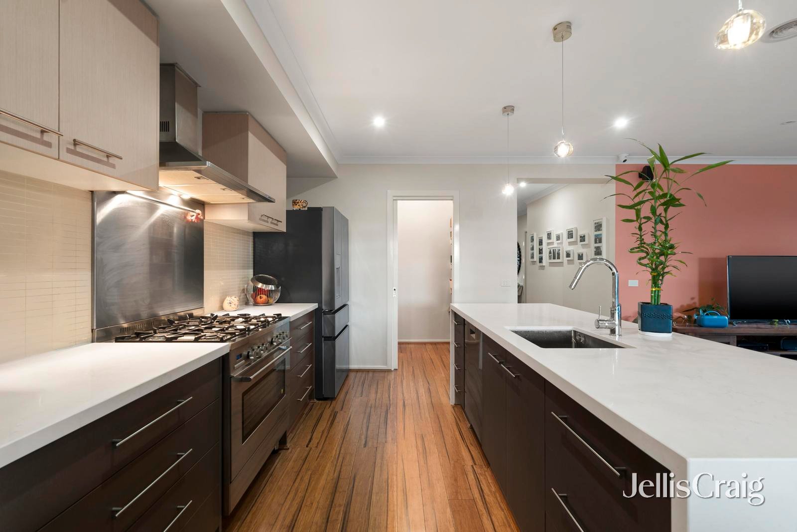 84 The Range Boulevard, Croydon image 4