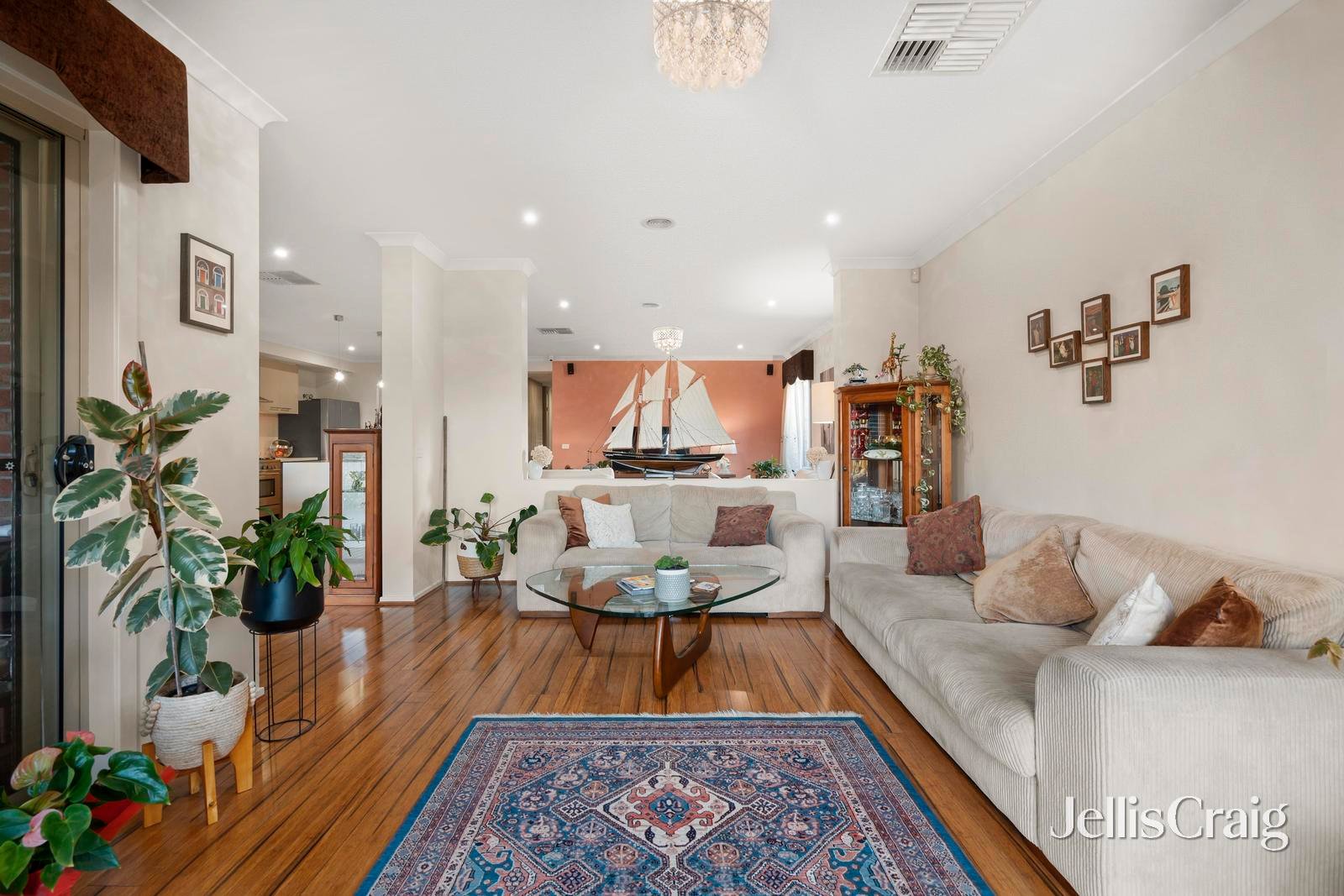 84 The Range Boulevard, Croydon image 3