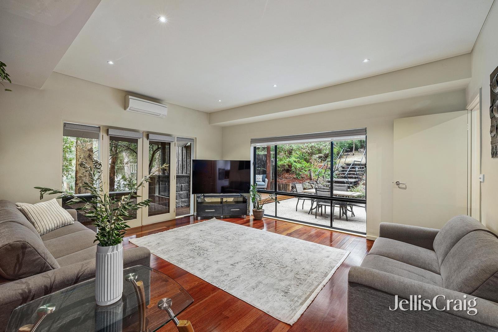 84 Warringah Crescent, Eltham&nbsp;North image 8