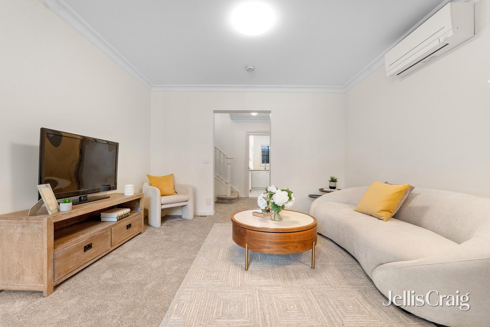 8/40 Cootamundra Crescent, Blackburn image 2