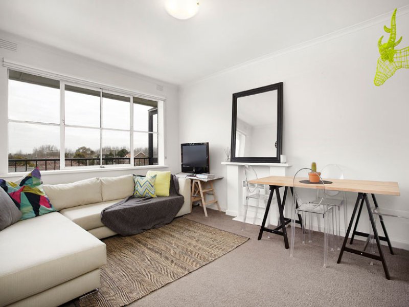 8/41 Byron Street, Elwood image 2