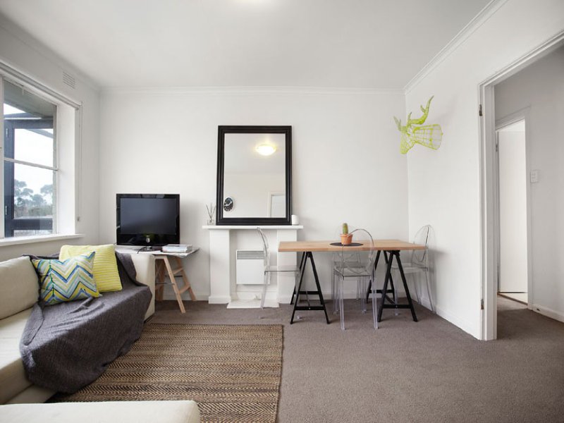 8/41 Byron Street, Elwood image 3