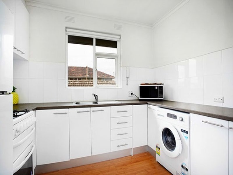 8/41 Byron Street, Elwood image 4